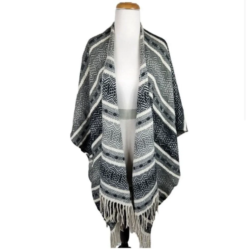 Torrid Ruana Wrap Geometric Print Azrec Western Fringe Cape Sz O/S